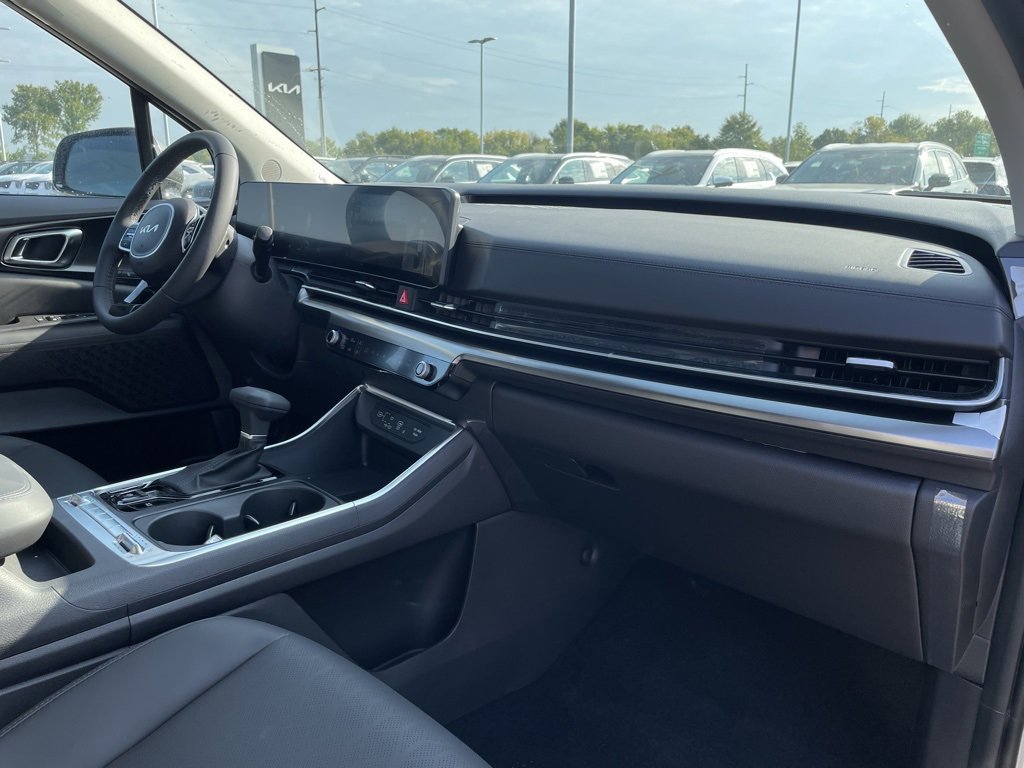 New 2026 Kia Carnival SX w/ SX Dark Edition Package image 32