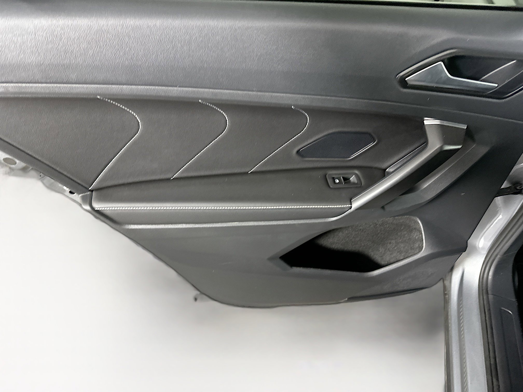 Used 2023 Volkswagen Tiguan SE image 24