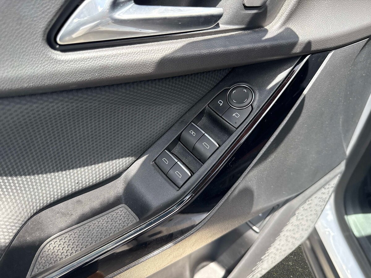Used 2025 Chevrolet Equinox RS FWD image 18