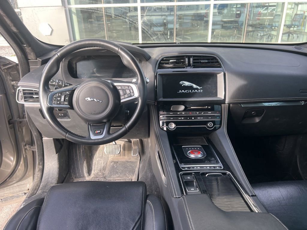 Used 2020 Jaguar F-PACE S image 24