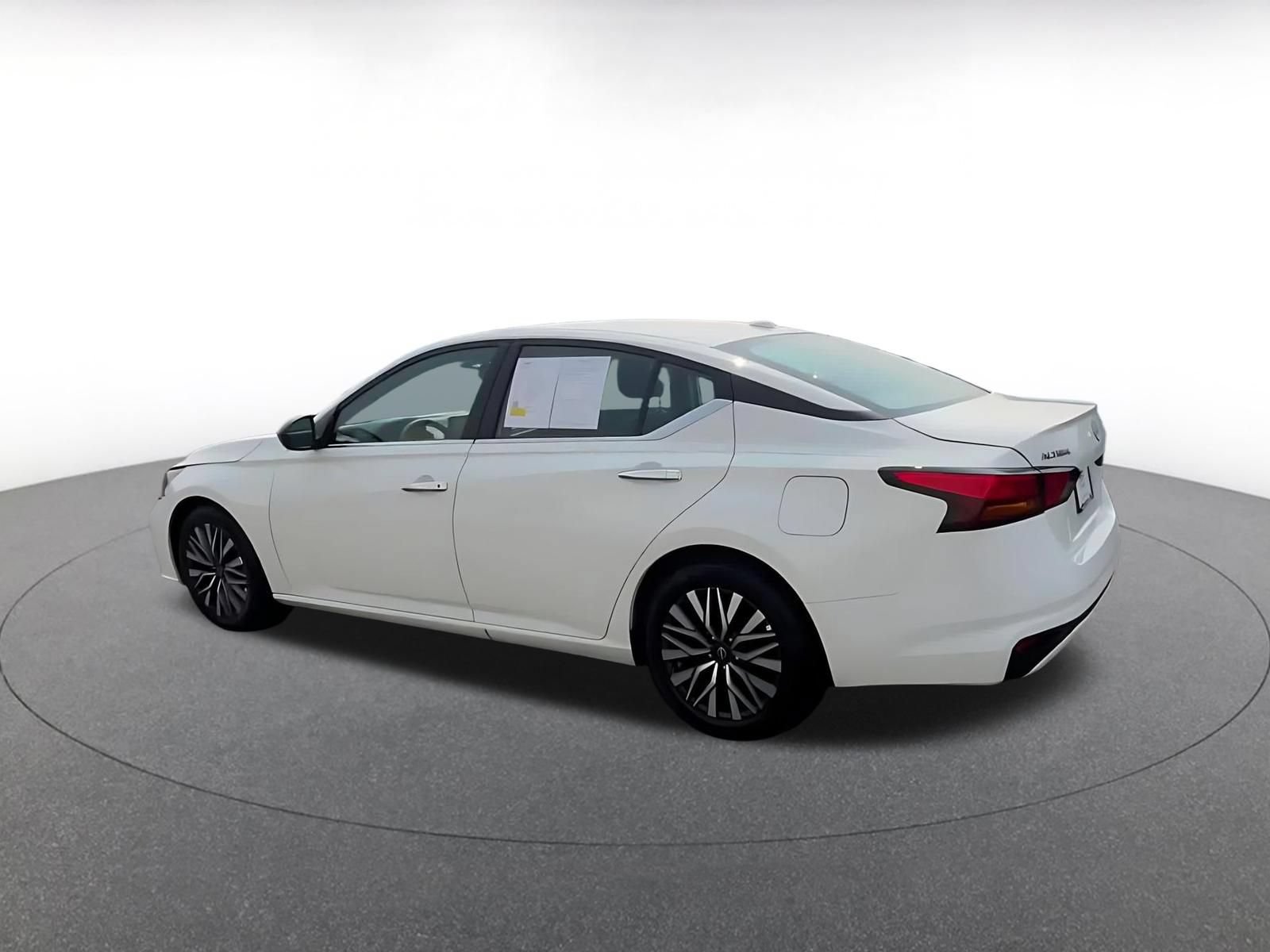 Used 2025 Nissan Altima 2.5 SV FWD image 9