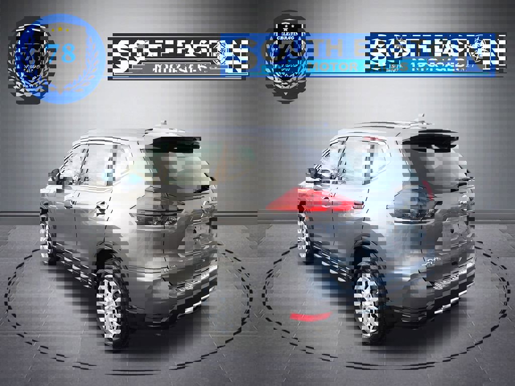 Used 2017 Nissan Rogue S image 5