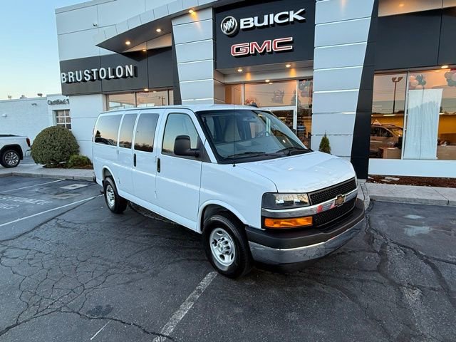Used 2025 Chevrolet Express 3500 LS w/ Chrome Appearance Package video 2