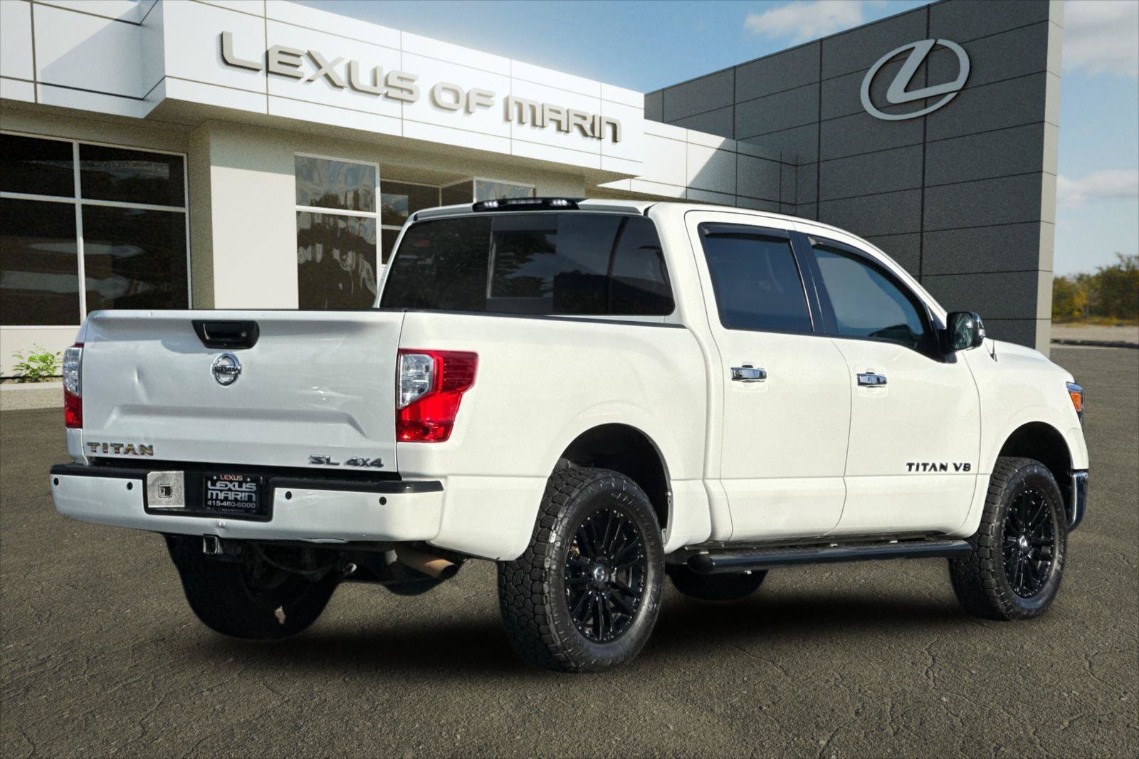 Used 2018 Nissan Titan SL AWD/4WD image 8