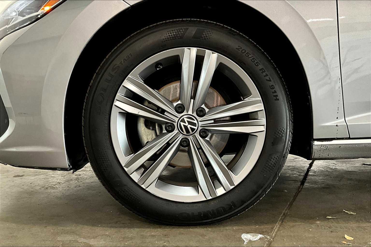 Used 2024 Volkswagen Jetta SE image 12