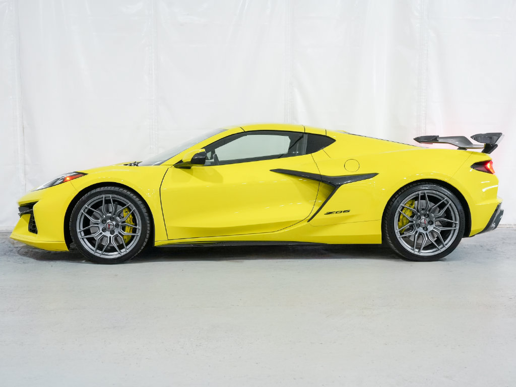 Used 2023 Chevrolet Corvette Z06 RWD image 2