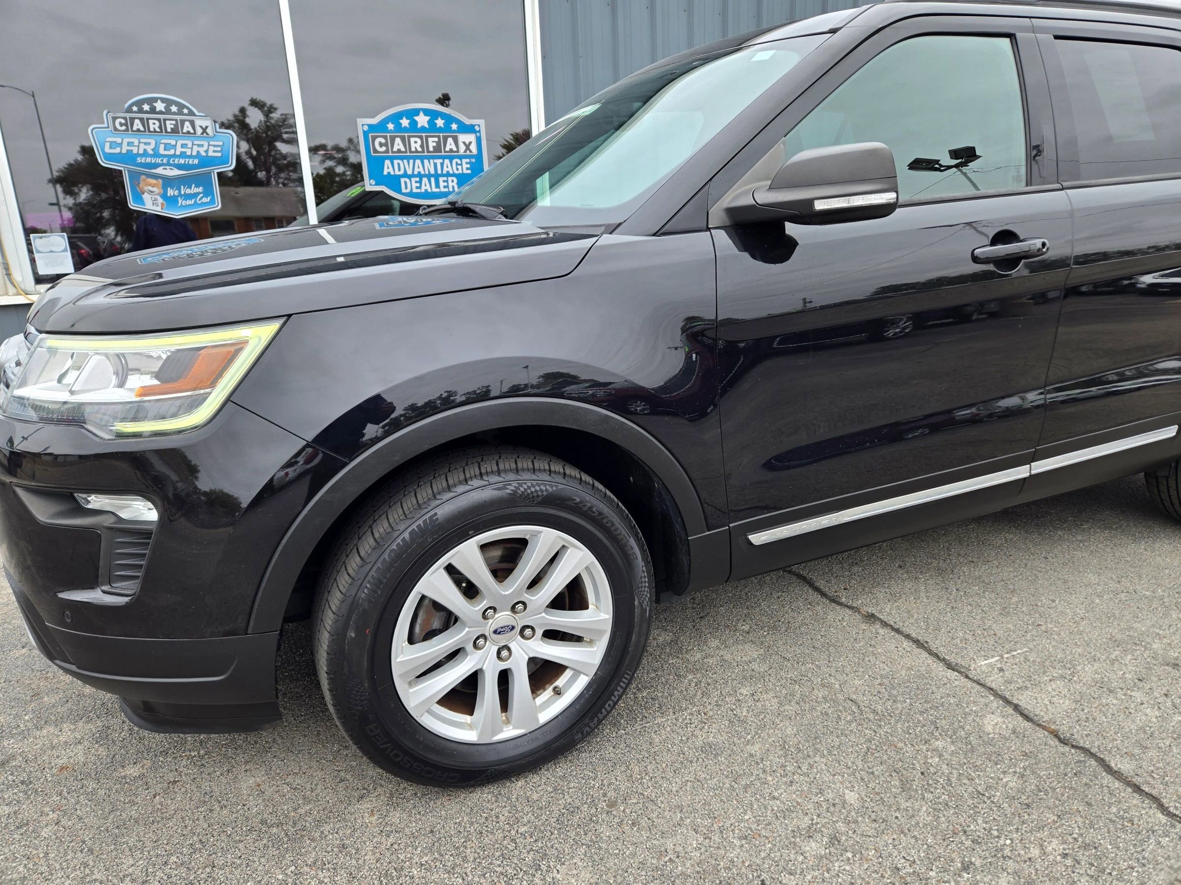 Used 2019 Ford Explorer XLT w/ Equipment Group 202A AWD/4WD image 10