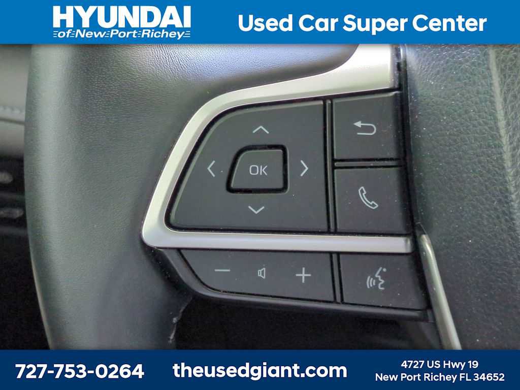 Used 2023 Toyota Highlander LE FWD image 28