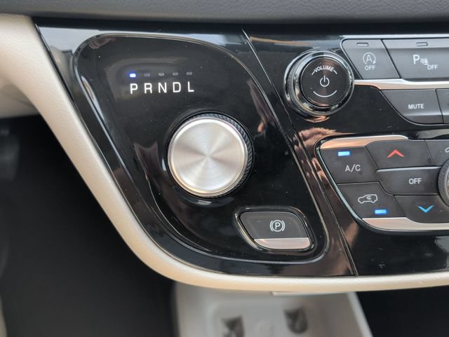 Used 2024 Chrysler Pacifica Touring-L FWD image 18