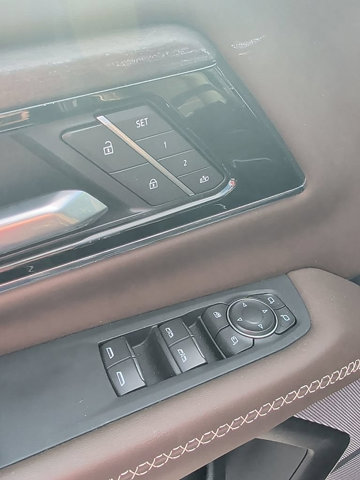 Used 2025 GMC Yukon Denali Ultimate AWD/4WD image 18