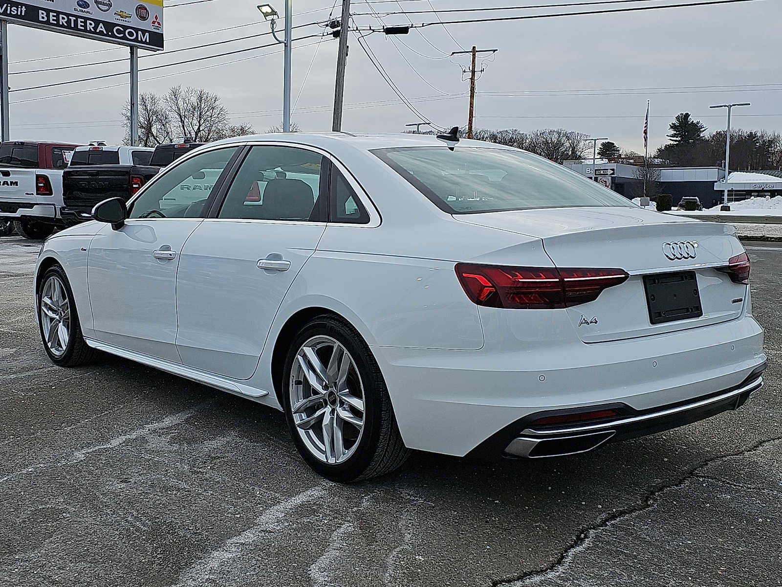 Used 2024 Audi A4 2.0T Premium w/ Convenience Package image 4