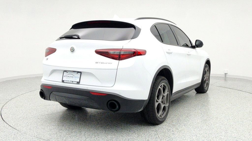 Used 2022 Alfa Romeo Stelvio Sprint image 5