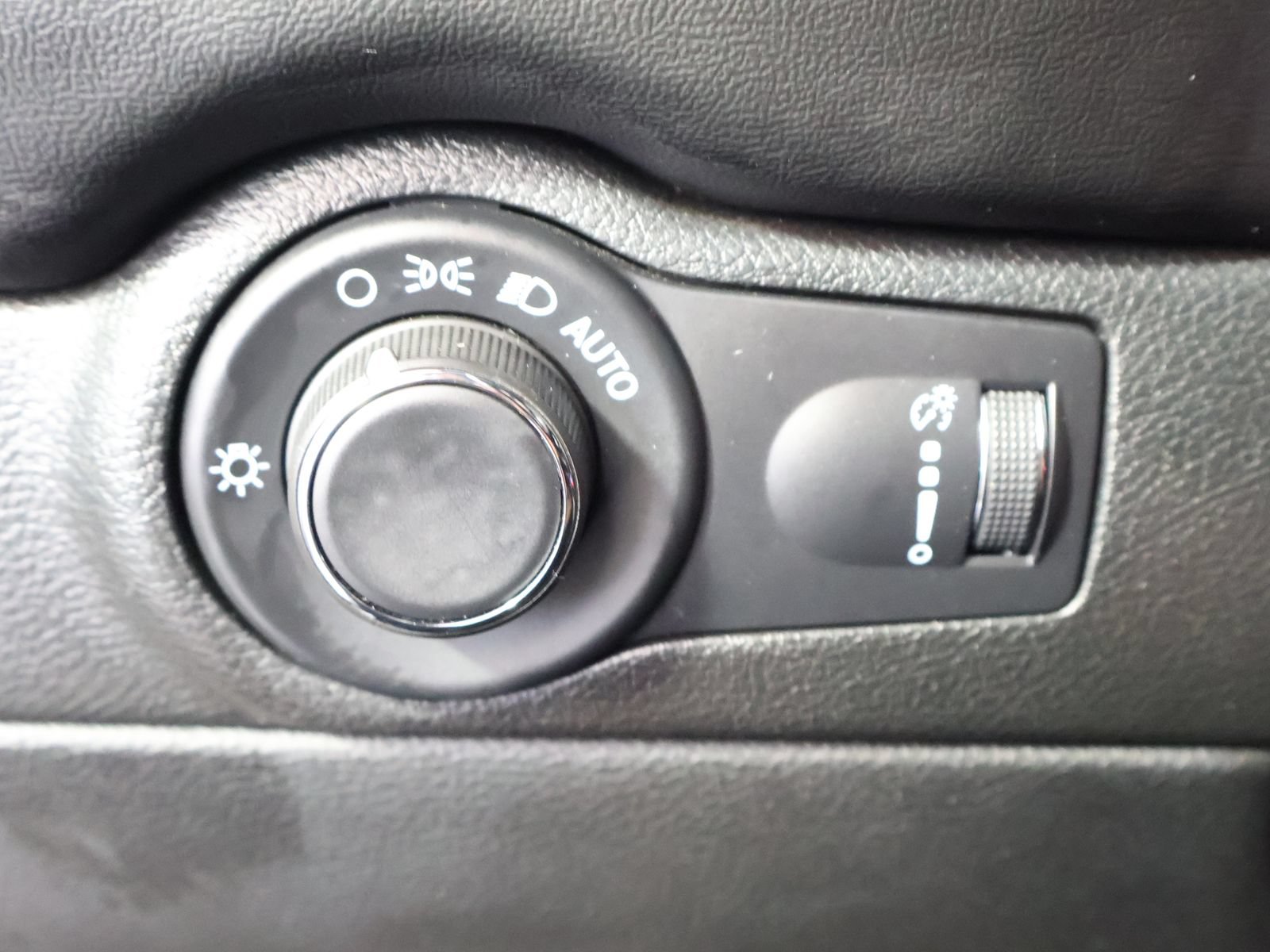 Used 2025 Dodge Durango GT RWD image 32