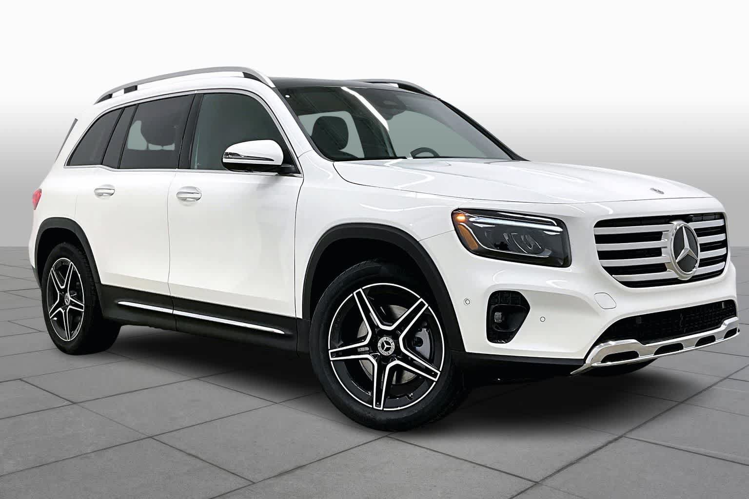 Used 2026 Mercedes-Benz GLB 250 4MATIC image 2