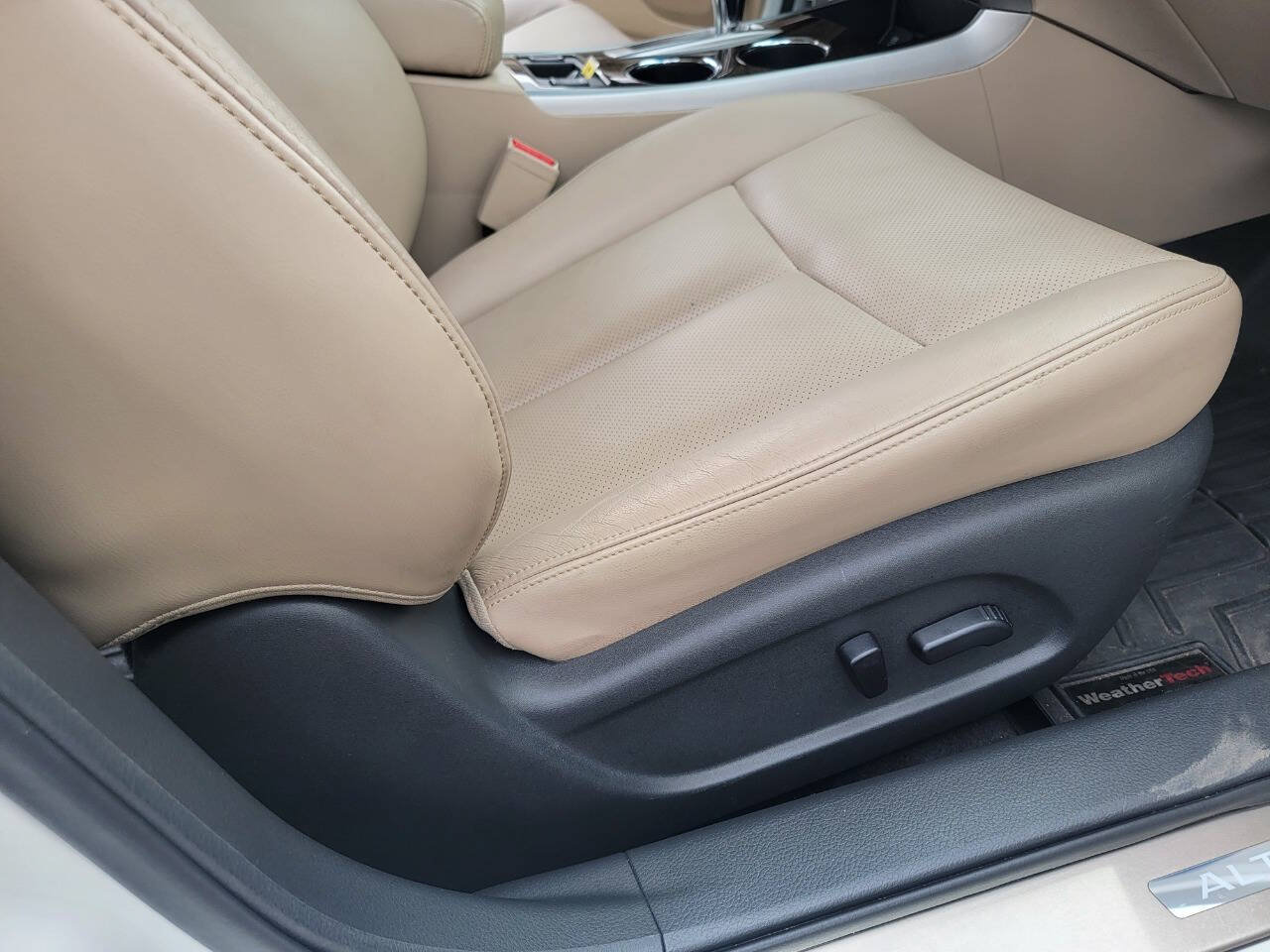 Used 2015 Nissan Altima 2.5 SL w/ Technology Package FWD image 19
