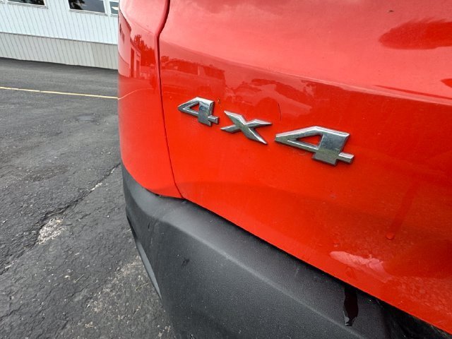 Used 2019 Jeep Renegade Latitude w/ Cold Weather Group AWD/4WD image 39