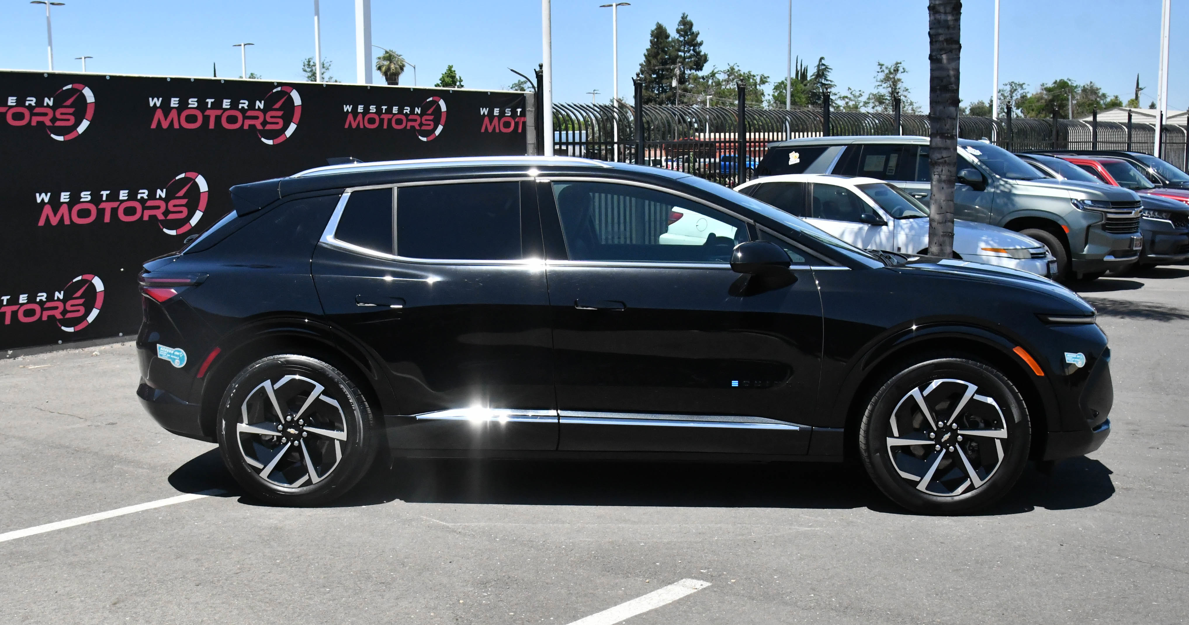 Used 2025 Chevrolet Equinox EV LT FWD image 9