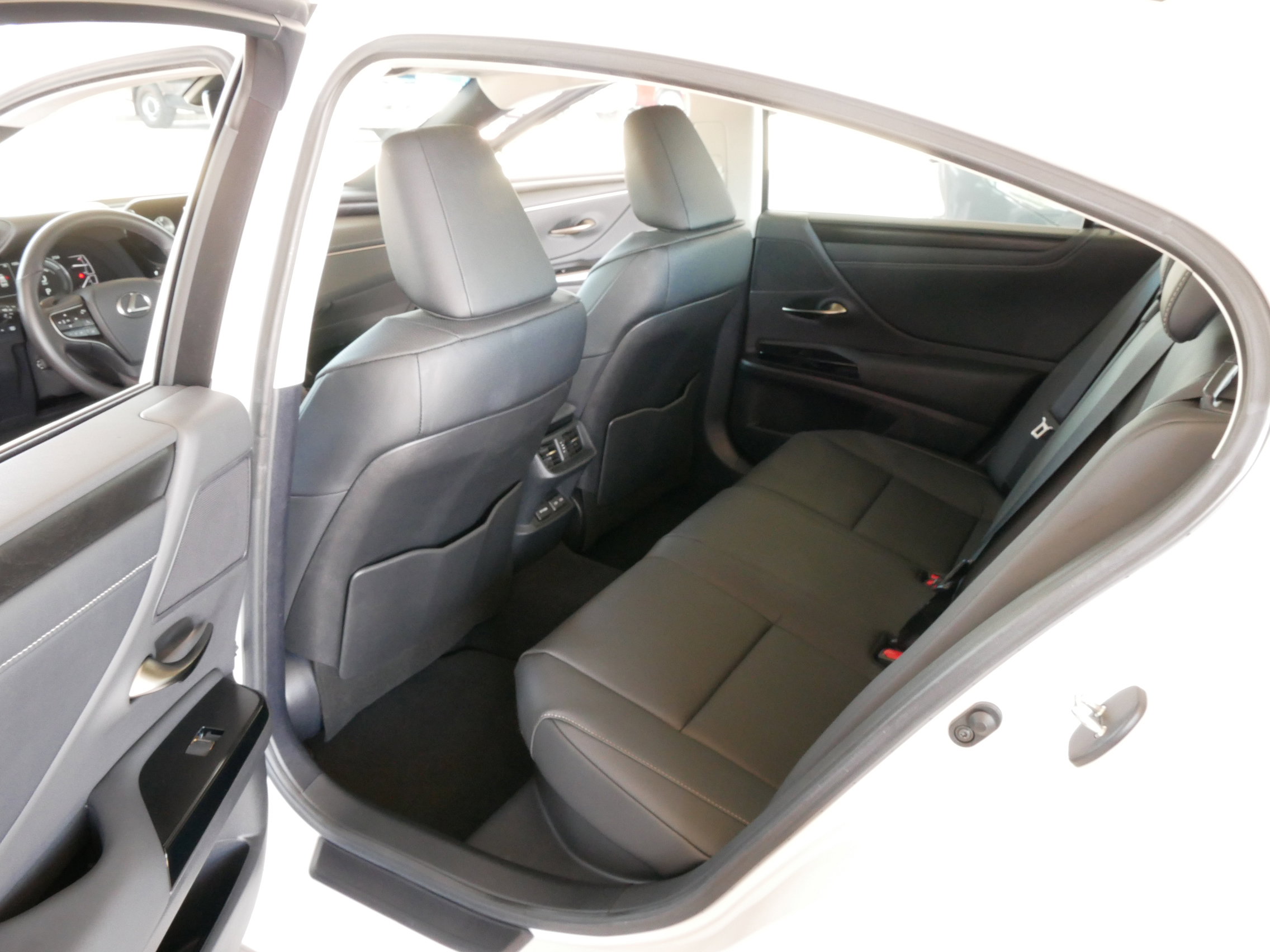 Certified 2025 Lexus ES 300h w/ Premium Package FWD image 22