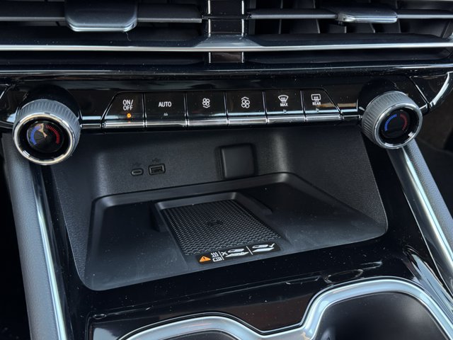 New 2027 Chevrolet Traverse LT FWD image 15