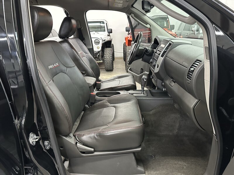 Used 2011 Nissan Xterra PRO-4X w/ Pro-4x Leather Pkg AWD/4WD image 17