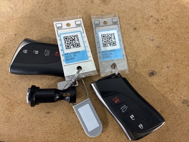 Used 2023 Lexus ES 350 F Sport w/ Accessory Package (Z2) image 39