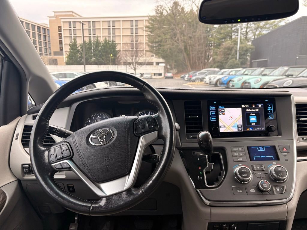 Used 2016 Toyota Sienna XLE image 17