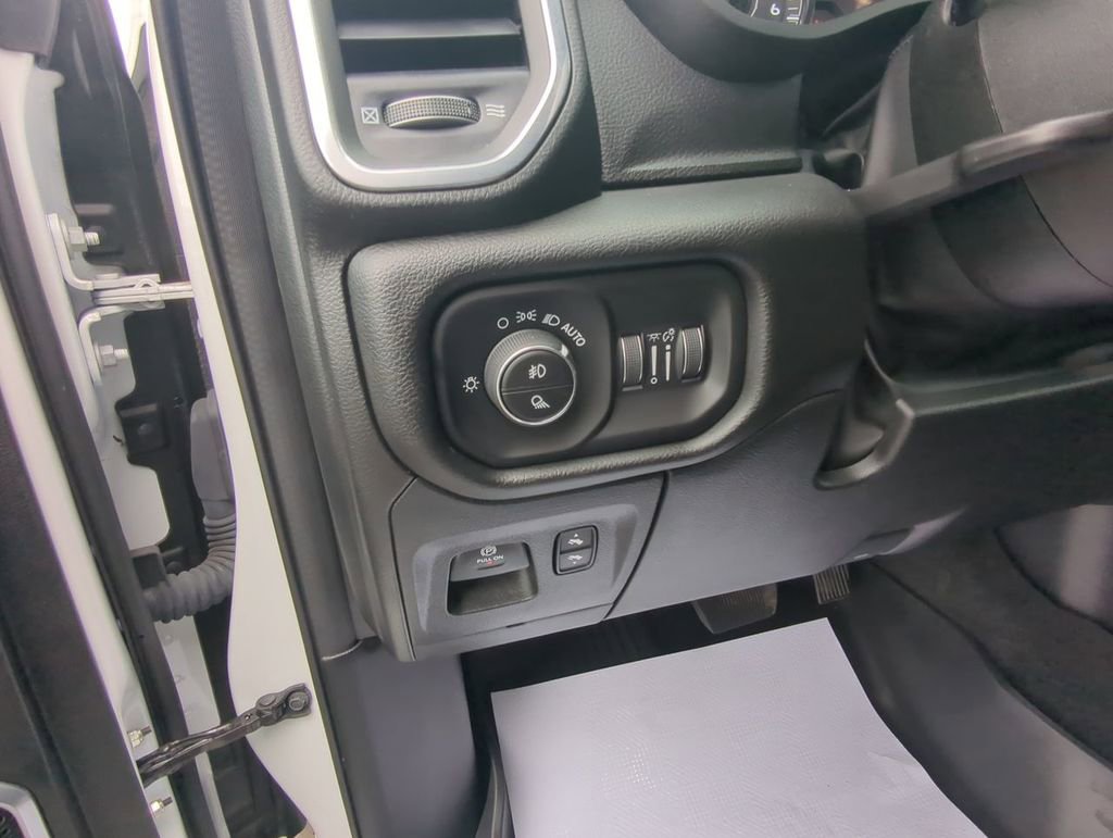 Used 2023 RAM 1500 Laramie AWD/4WD image 14