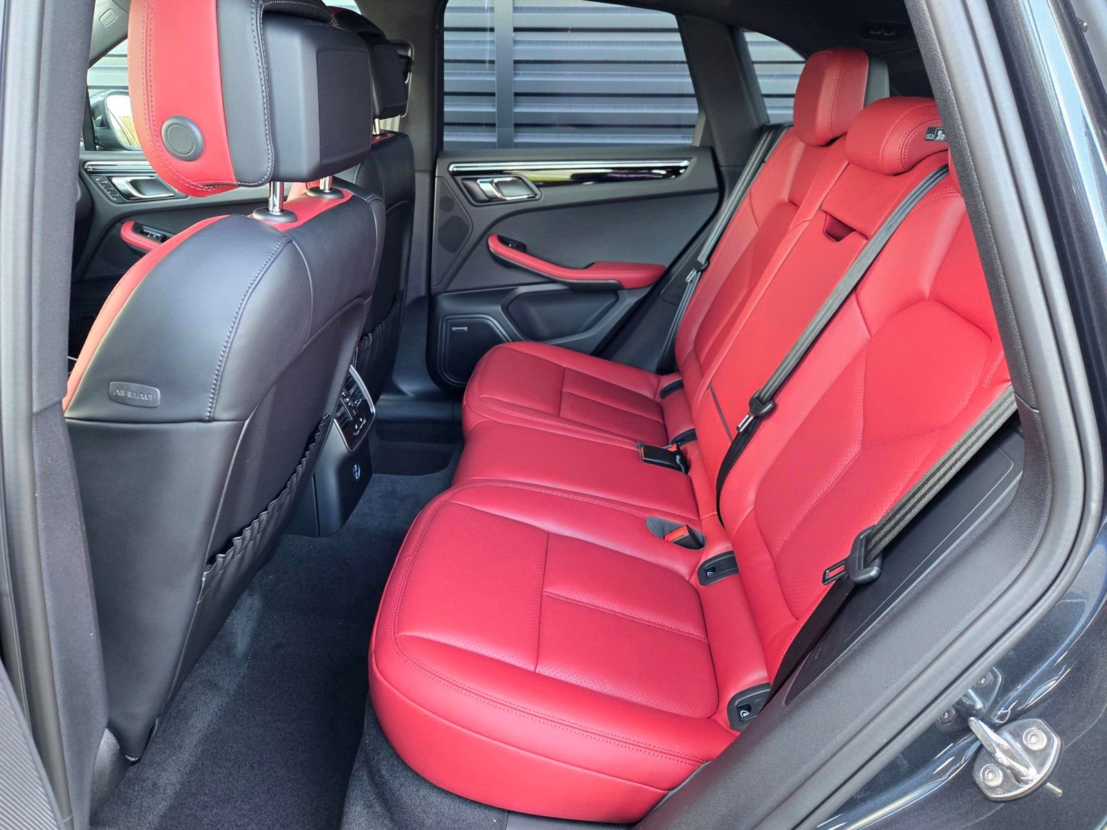 New 2026 Porsche Macan AWD/4WD image 18