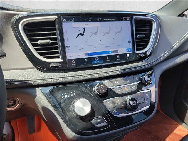 Used 2026 Chrysler Pacifica Select FWD image 18