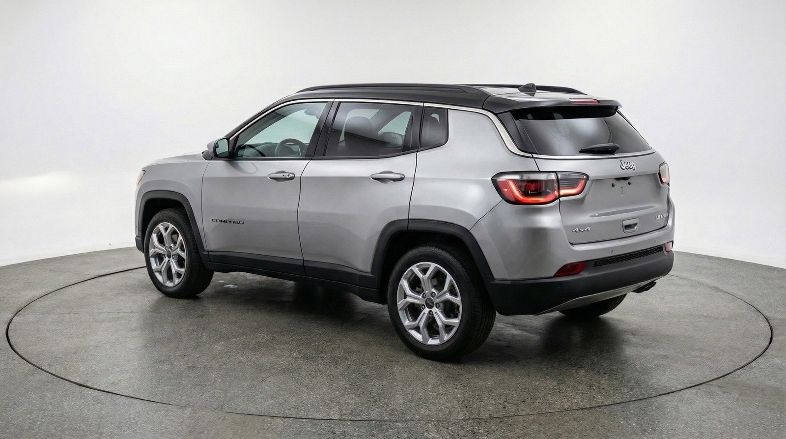 Used 2025 Jeep Compass Latitude AWD/4WD image 6
