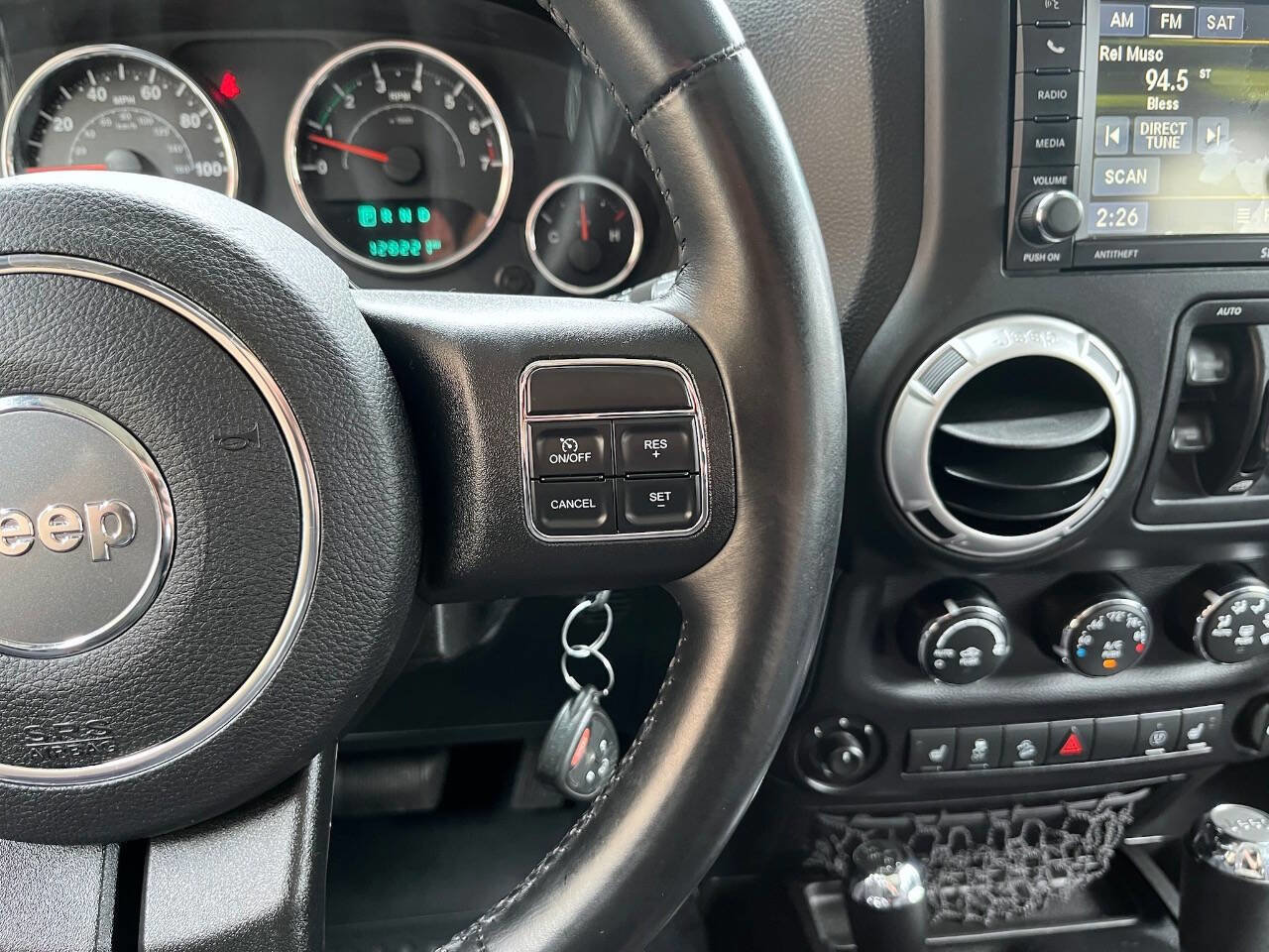 Used 2015 Jeep Wrangler Unlimited Rubicon w/ Dual Top Group image 17