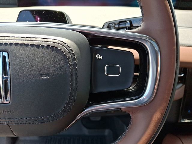 Used 2025 Lincoln Navigator L Reserve image 23
