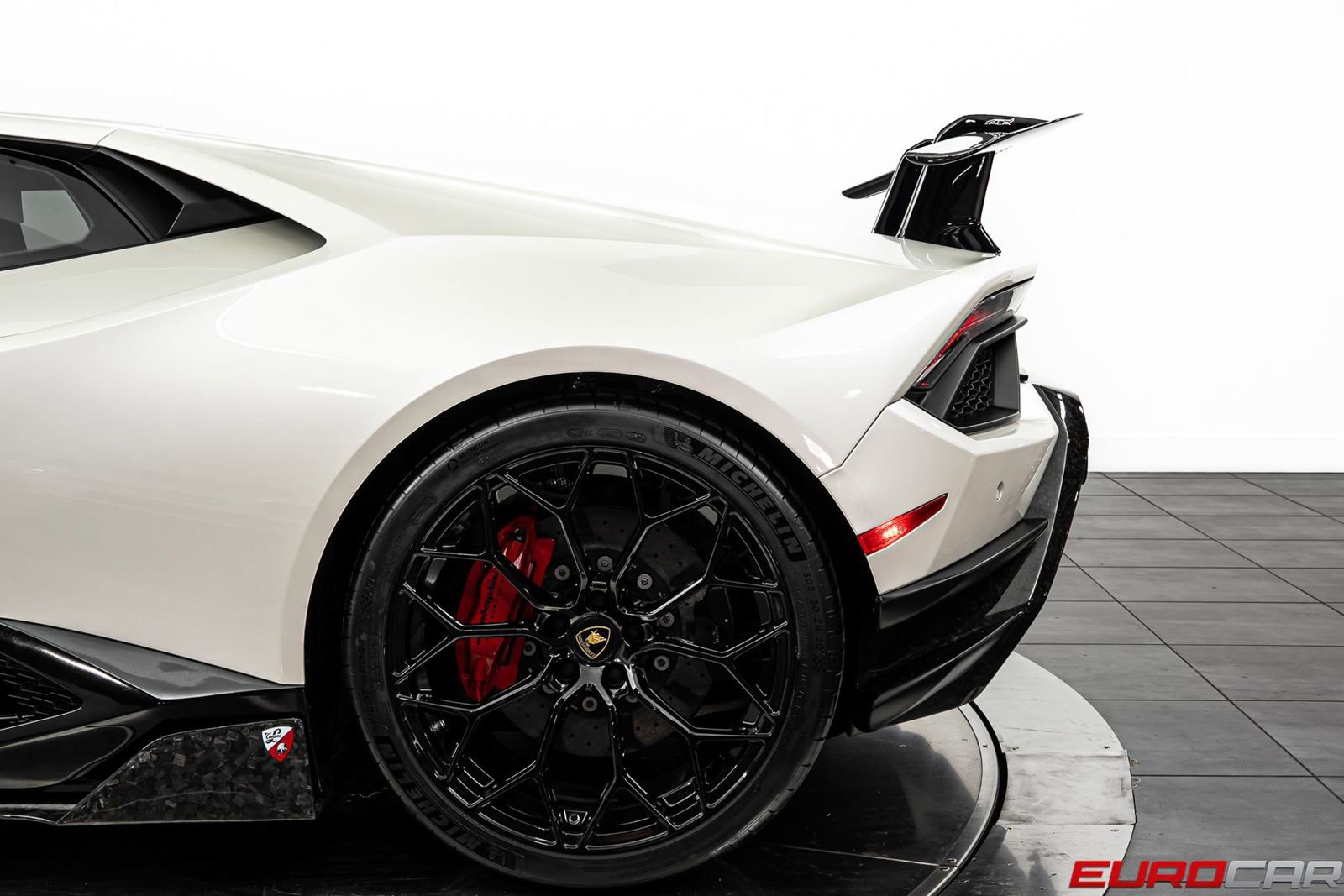 Used 2018 Lamborghini Huracan Performante AWD/4WD image 18