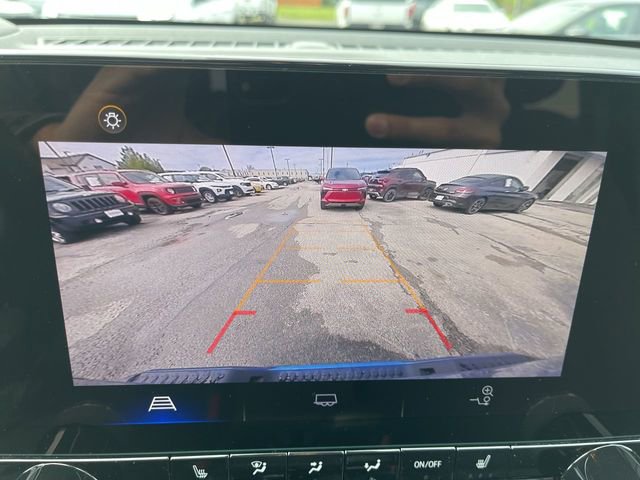 Used 2023 Chevrolet Colorado LT w/ LT Convenience Package II AWD/4WD image 17