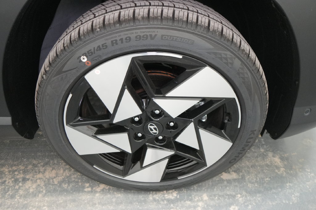 New 2026 Hyundai Kona Limited FWD image 9
