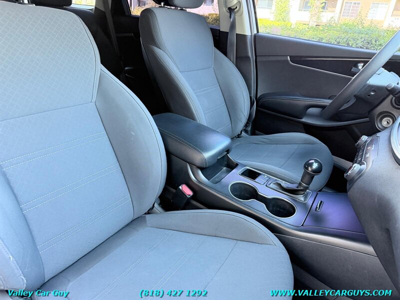 Used 2016 Kia Sorento FWD image 11