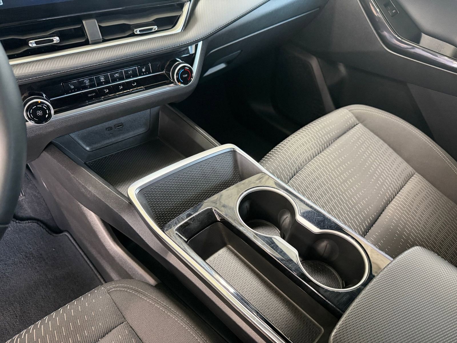 Used 2025 Chevrolet Equinox LT image 40