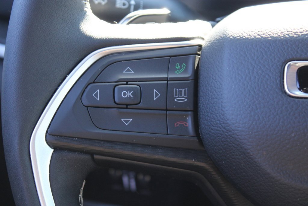 Used 2025 Jeep Grand Cherokee Laredo w/ Luxury Tech Group I image 14