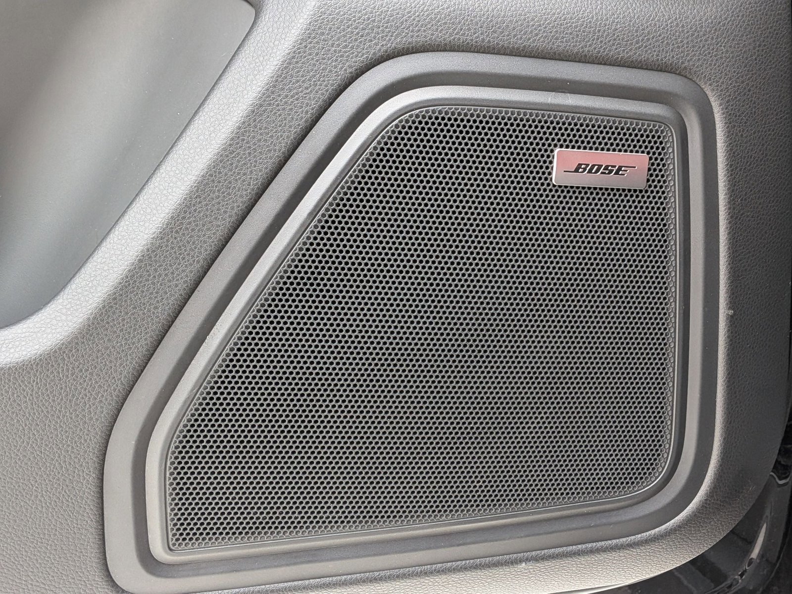 Certified 2025 Porsche Macan AWD/4WD image 12