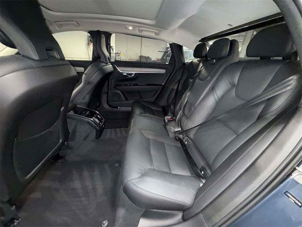 Used 2023 Volvo S90 B6 Plus image 19