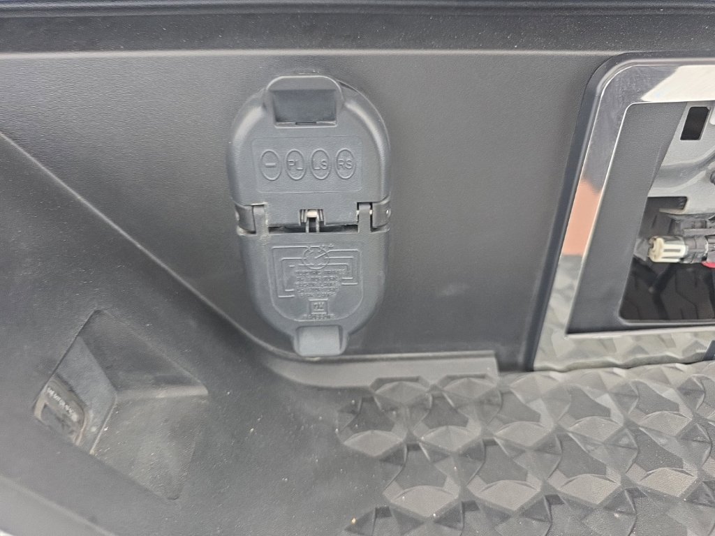 Used 2025 GMC Canyon Denali AWD/4WD image 19