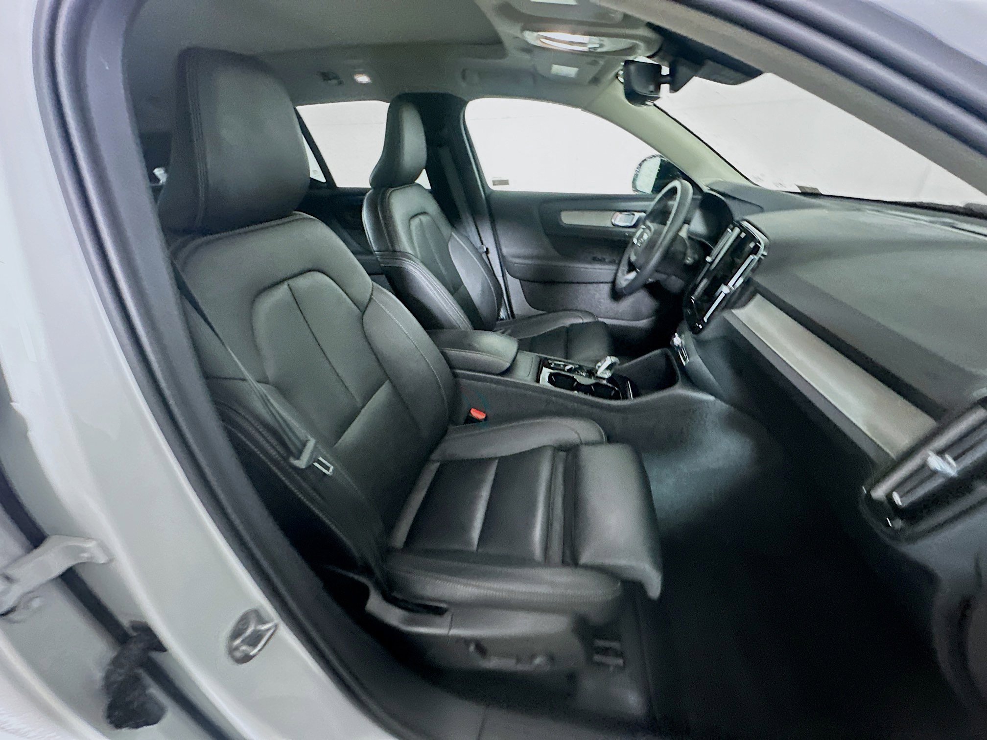 Used 2024 Volvo XC40 B5 Plus w/ Climate Package image 29