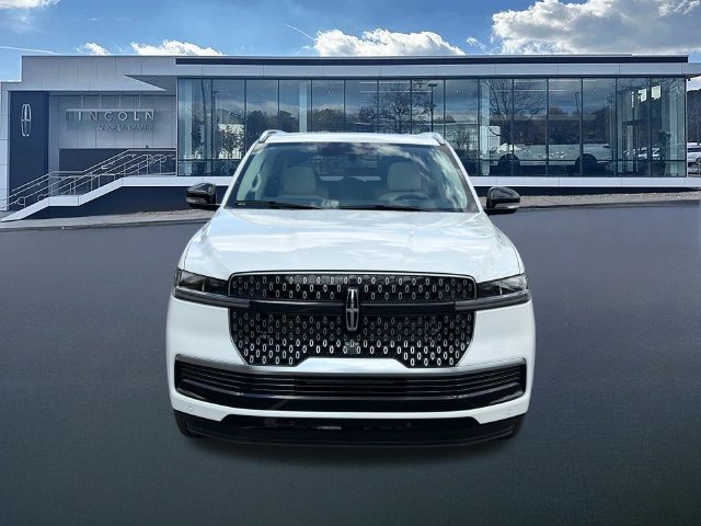 New 2027 Lincoln Navigator L Reserve AWD/4WD image 2