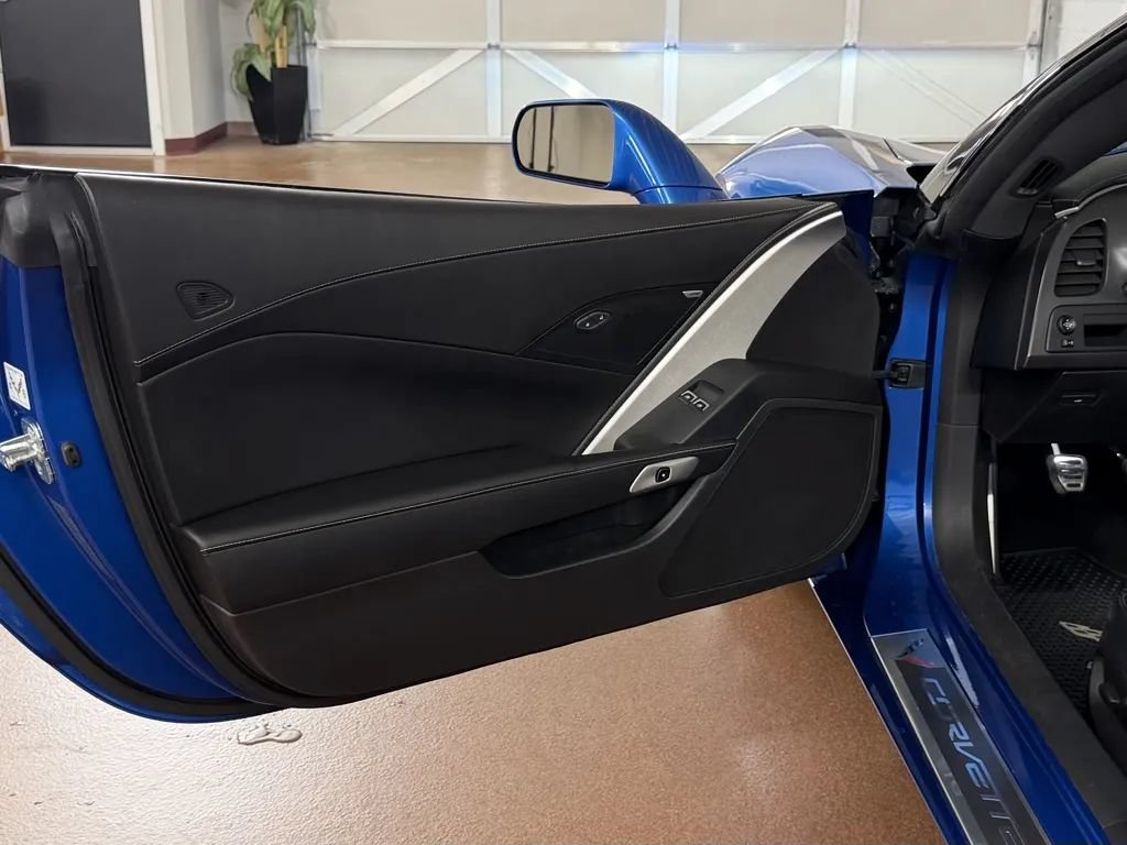 Used 2014 Chevrolet Corvette Stingray Convertible RWD image 17