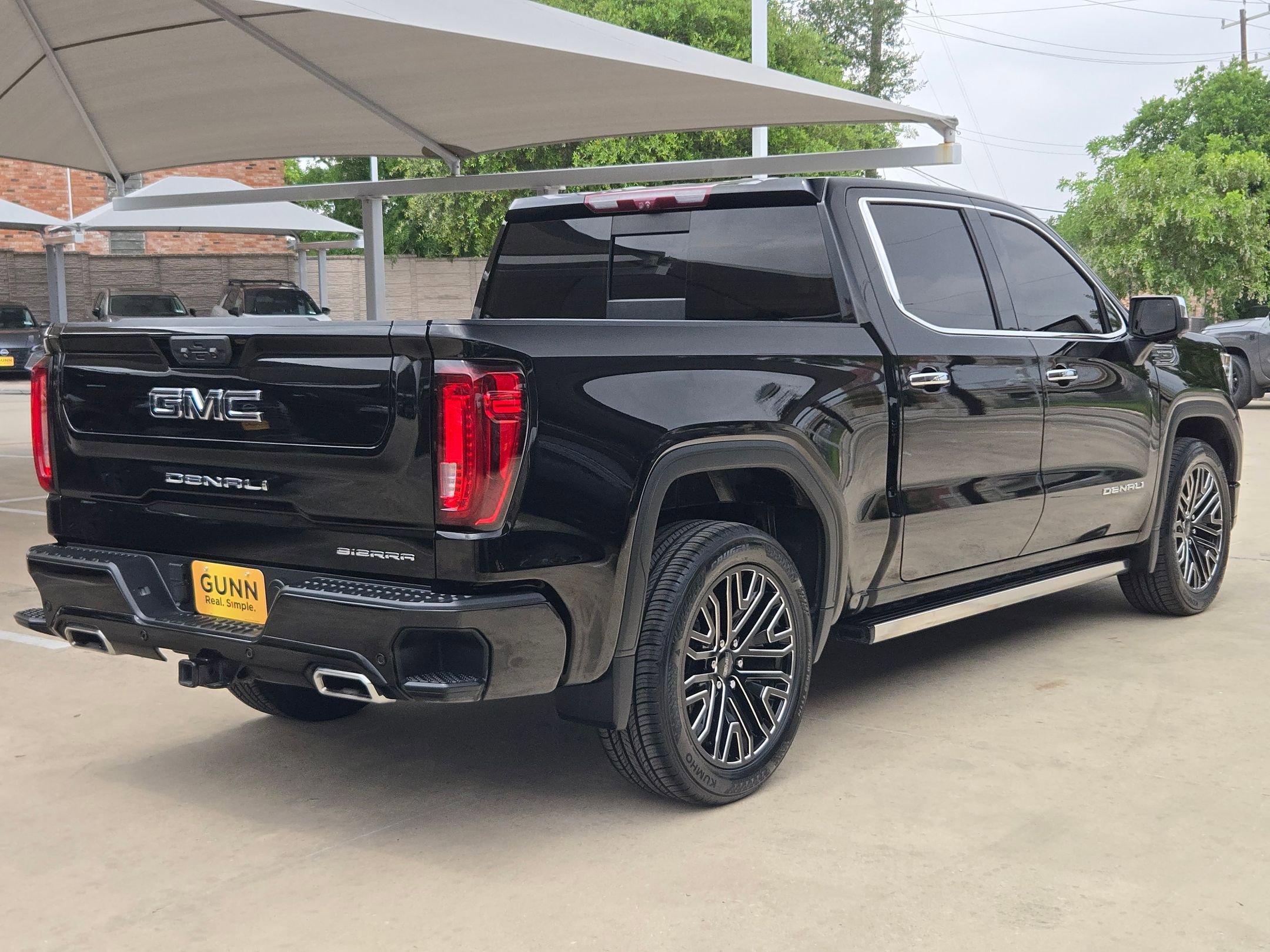 Used 2022 GMC Sierra 1500 Denali Ultimate AWD/4WD image 3