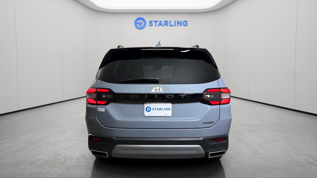 Used 2025 Honda Pilot Touring image 7