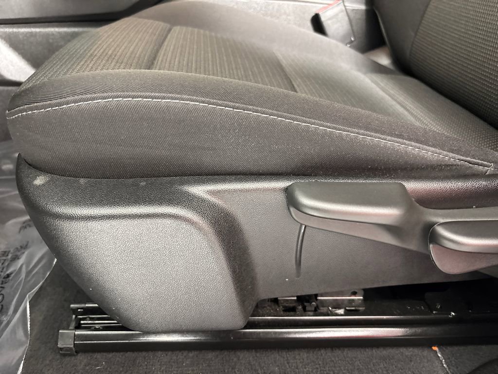 Used 2024 Chevrolet Colorado LT w/ LT Convenience Package image 9