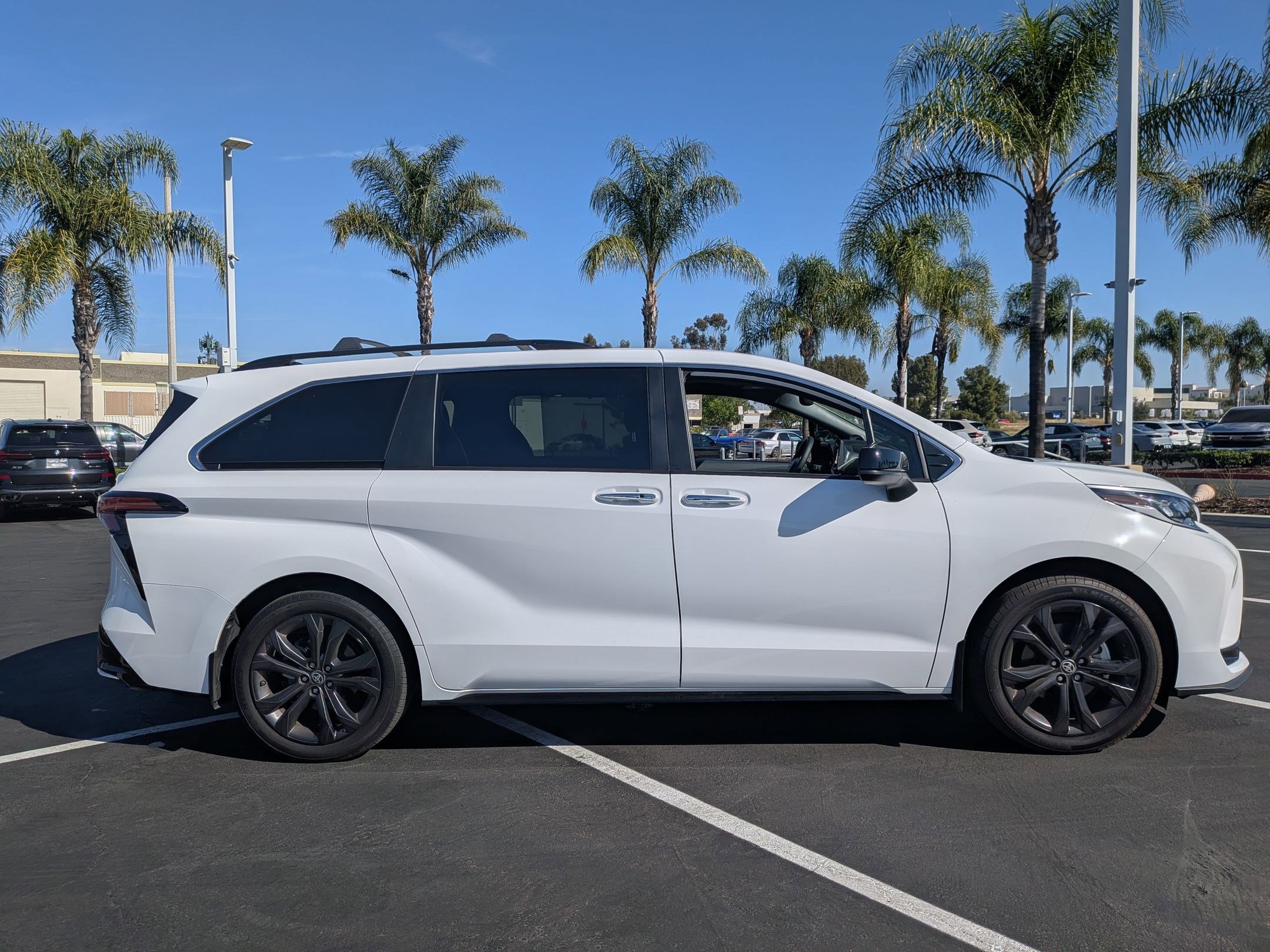 Used 2024 Toyota Sienna XSE w/ XSE Plus Package image 11