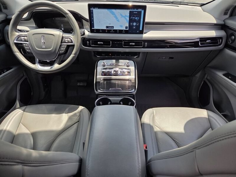 Used 2022 Lincoln Nautilus Reserve w/ Luxury Package FWD image 16