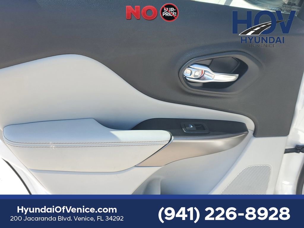 Used 2019 Jeep Cherokee Limited FWD image 15